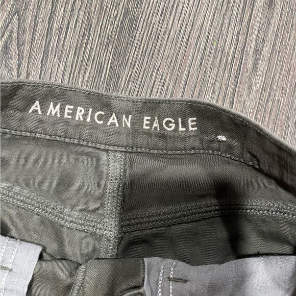 American Eagle Highest Rise Mom Shorts Distressed Raw Hem Denim Green Size 4 - Picture 5 of 8
